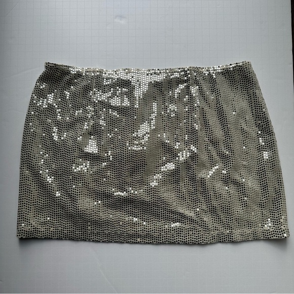 Urban Outfitters Silver Sequin Micro Mini Skirt *BRAND NEW WITH TAGS/UNWORN* - Picture 2 of 7